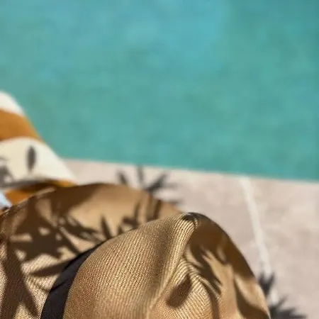 Maison Majorine - Le Jardin - Piscine & Charme Pres D'avignon *